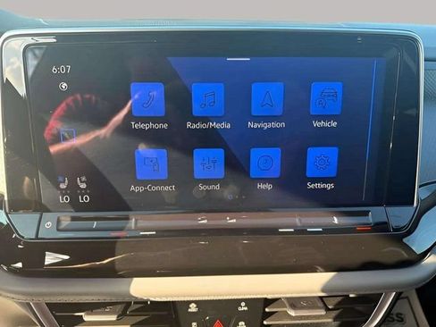 Certified 2025 Volkswagen Atlas Peak Edition SE AWD/4WD image 18