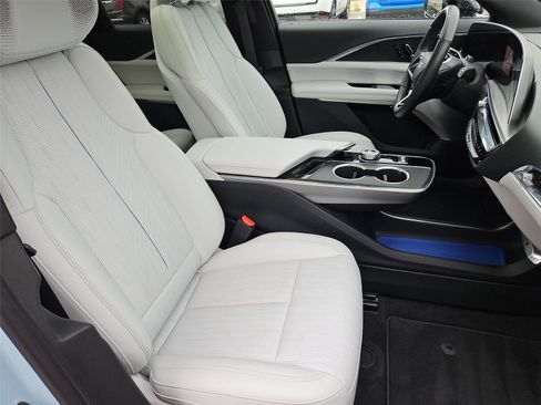 Certified 2024 Cadillac Lyriq Luxury RWD image 28