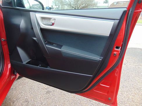 Used 2015 Toyota Corolla LE image 24