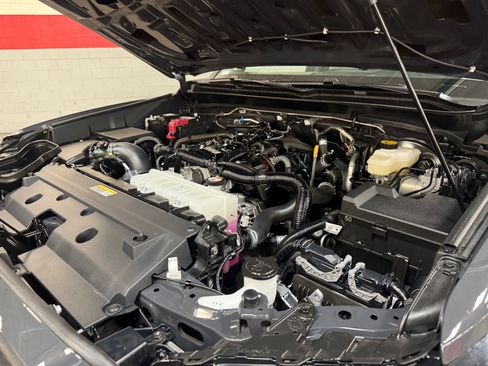 Certified 2025 Toyota Tacoma SR5 AWD/4WD image 22