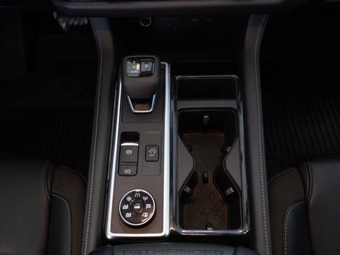 Used 2024 Nissan Pathfinder SL w/ Cargo Package image 18