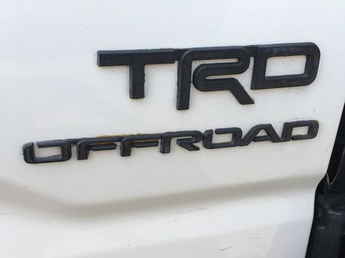 Used 2021 Toyota Tacoma TRD Off-Road w/ Technology Package AWD/4WD image 6