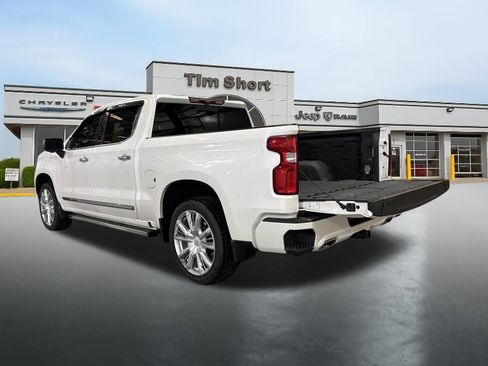 Used 2022 Chevrolet Silverado 1500 High Country w/ Technology Package image 16