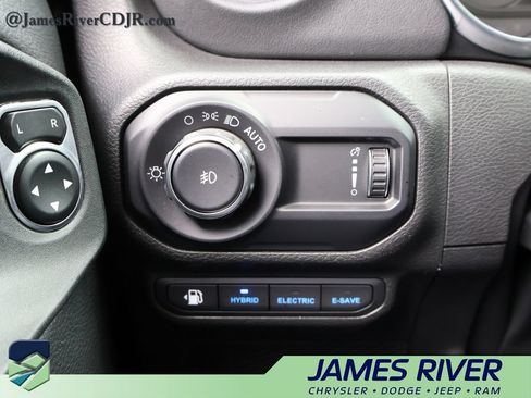 Used 2023 Jeep Wrangler Unlimited Sahara w/ Cold Weather Group AWD/4WD image 30