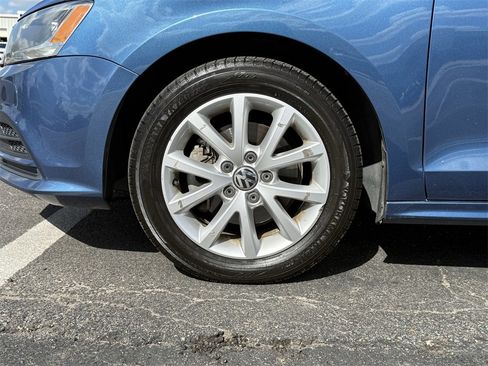 Used 2015 Volkswagen Jetta SE image 9