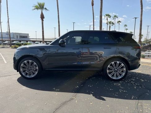Used 2025 Land Rover Range Rover Sport SE AWD/4WD image 3