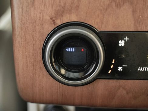 Used 2020 Land Rover Range Rover HSE image 12