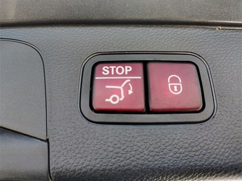 Used 2020 Mercedes-Benz GLC 300 4MATIC image 35