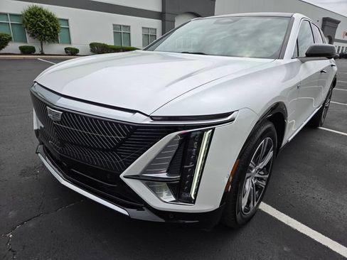 Used 2024 Cadillac Lyriq Luxury AWD/4WD image 15