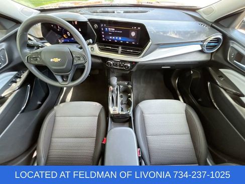 Used 2024 Chevrolet Trax LT FWD image 19