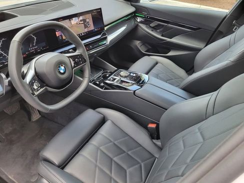 Used 2025 BMW 530i RWD image 25