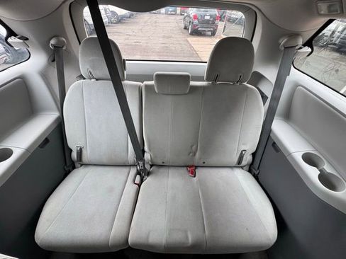 Used 2014 Toyota Sienna L image 16