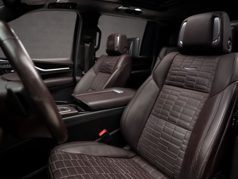 Used 2023 Cadillac Escalade ESV Sport Platinum w/ Heavy-Duty Trailer Package image 63