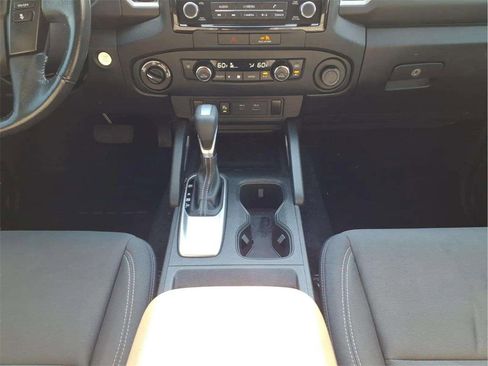 Used 2022 Nissan Frontier SV w/ Technology Package image 12