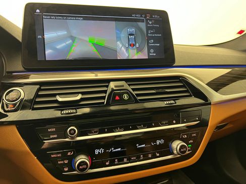 Used 2021 BMW 530i w/ Premium Package image 28