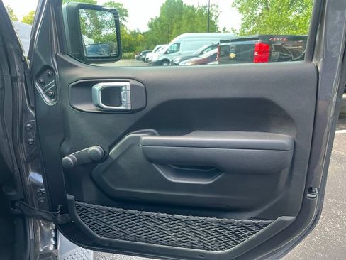 Used 2022 Jeep Wrangler Sport AWD/4WD image 11