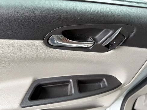 Used 2011 Chevrolet Impala LT FWD image 24