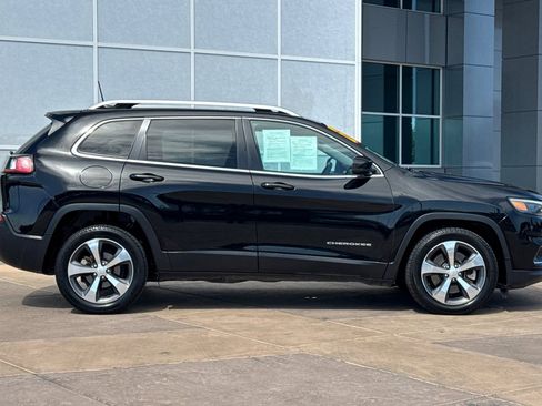 Used 2019 Jeep Cherokee Limited FWD image 3