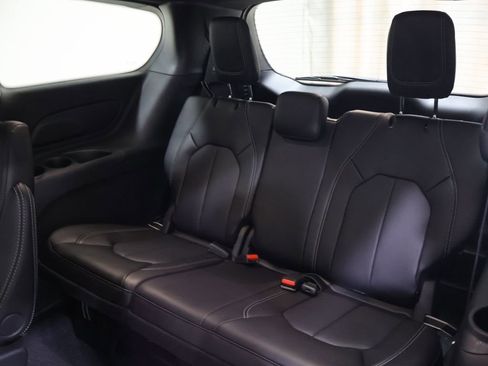 New 2027 Chrysler Pacifica Select FWD image 11