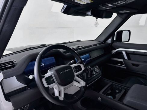 Used 2022 Land Rover Defender 90 X-Dynamic S AWD/4WD image 10