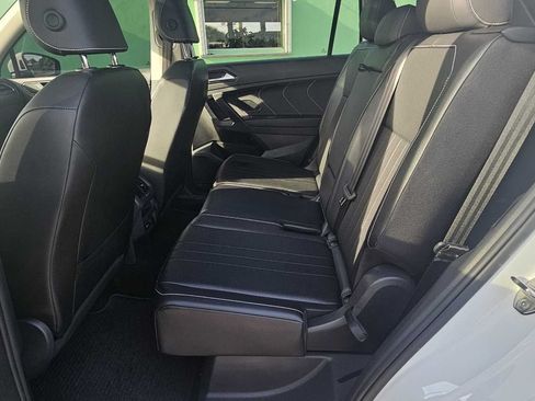 Used 2024 Volkswagen Tiguan SE w/ Panoramic Sunroof Package FWD image 20