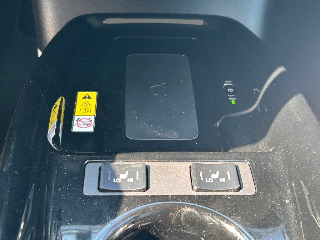 Used 2020 Toyota Prius XLE FWD image 25