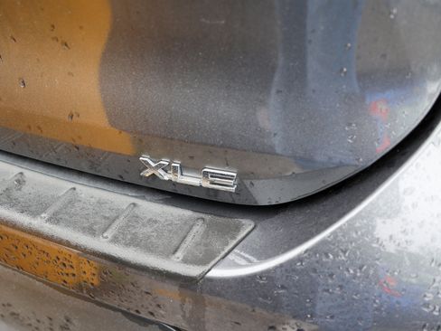 Used 2025 Toyota Highlander XLE AWD/4WD image 11