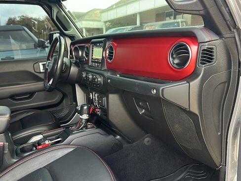 Used 2021 Jeep Gladiator Rubicon AWD/4WD image 16