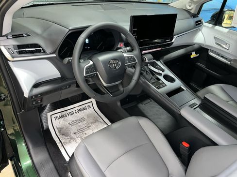 New 2026 Toyota Sienna XLE FWD image 15