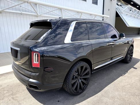 Used 2020 Rolls-Royce Cullinan Black Badge image 33
