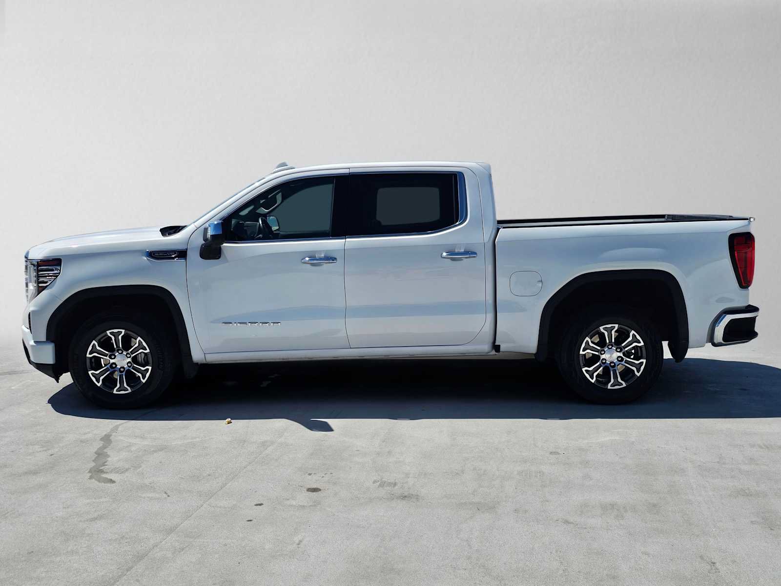 Used 2025 GMC Sierra 1500 SLT RWD image 6