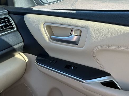 Used 2016 Toyota Camry XLE w/ Moonroof Package FWD image 23