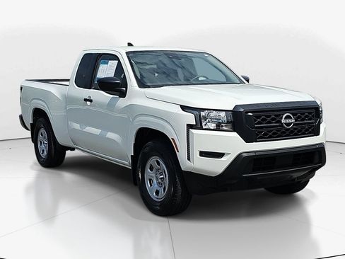 Used 2024 Nissan Frontier S RWD image 3
