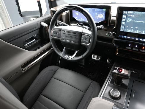 Used 2025 GMC Hummer EV 2X w/ LPO, Sport Package AWD/4WD image 24