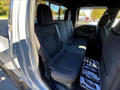 Used 2023 Nissan Frontier PRO-4X w/ Technology Package image 18