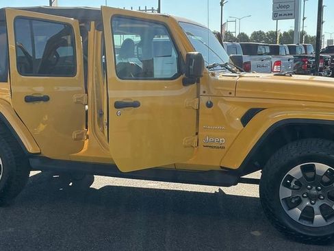 Used 2018 Jeep Wrangler Unlimited Sahara AWD/4WD image 34