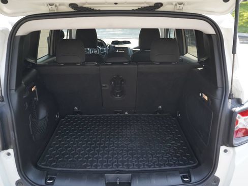 Used 2017 Jeep Renegade Trailhawk AWD/4WD image 12