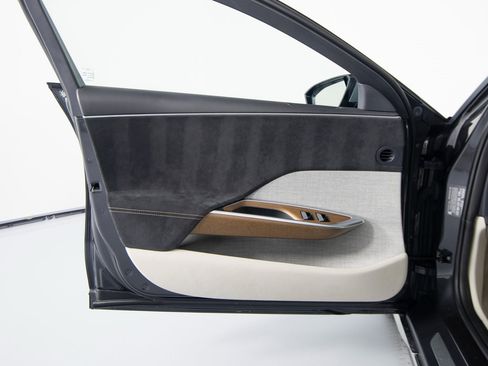 Used 2022 Lucid Air Grand Touring image 10