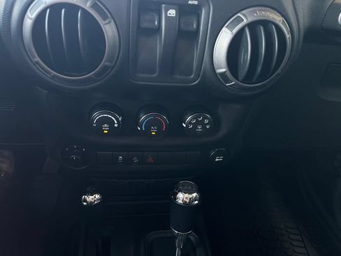 Used 2018 Jeep Wrangler Sport AWD/4WD image 18