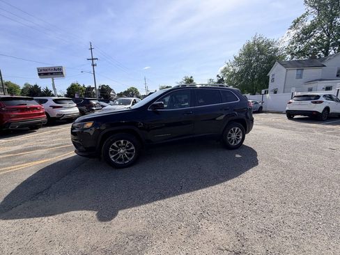 Used 2019 Jeep Cherokee Latitude Plus w/ Cold Weather Group AWD/4WD image 34