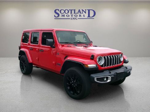Used 2025 Jeep Wrangler Unlimited Sahara w/ Safety Group AWD/4WD image 4