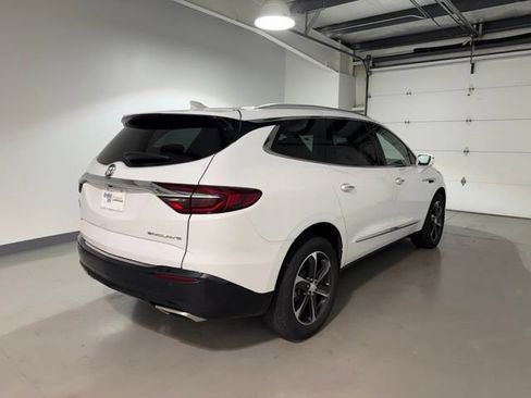 Used 2019 Buick Enclave Essence w/ LPO, Sport Appearance Package FWD image 7