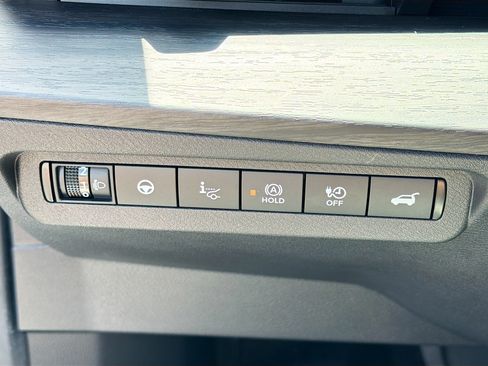 Used 2024 Nissan Ariya FWD image 34