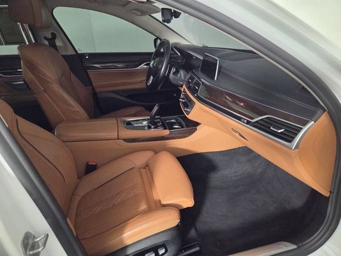 Used 2020 BMW 750i xDrive w/ Autobahn Package AWD/4WD image 32