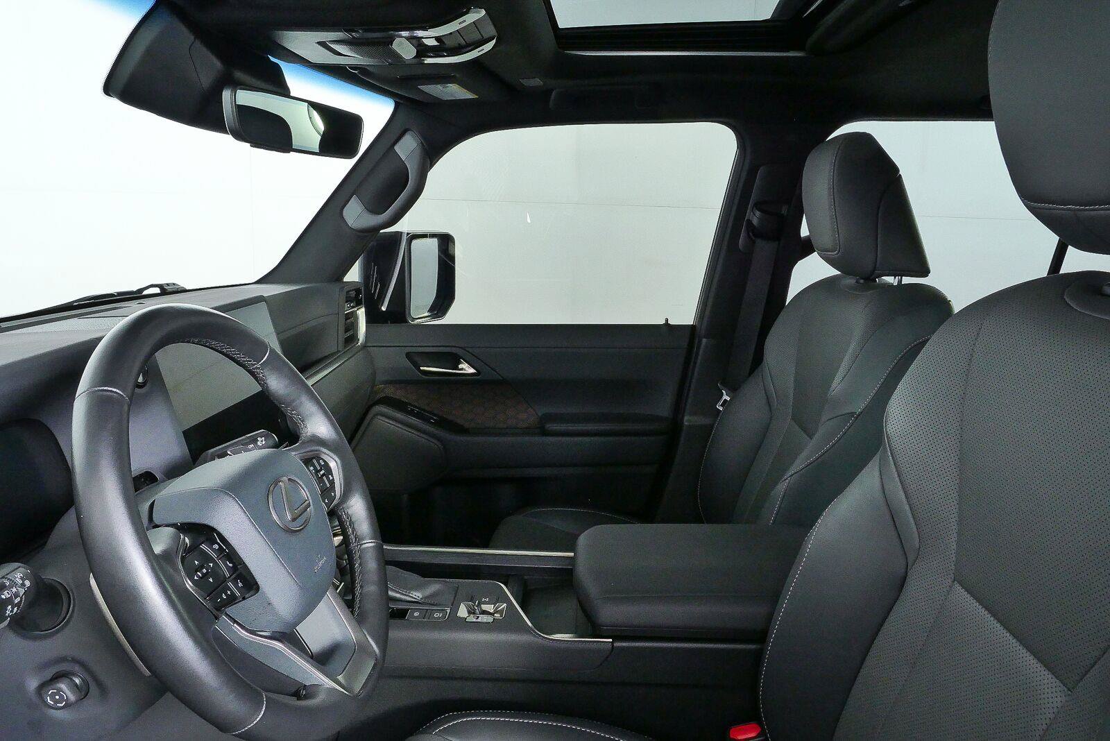 Used 2024 Lexus GX 550 w/ Accessory Package (Z1) AWD/4WD image 5