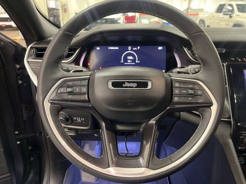 Used 2023 Jeep Grand Cherokee L Laredo image 22