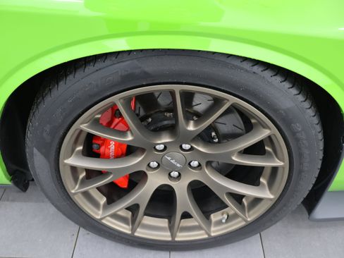 Used 2017 Dodge Challenger SRT Hellcat RWD image 3