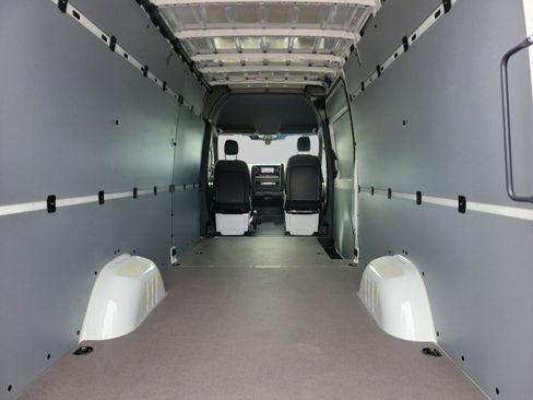 Used 2025 Mercedes-Benz Sprinter 2500 image 6
