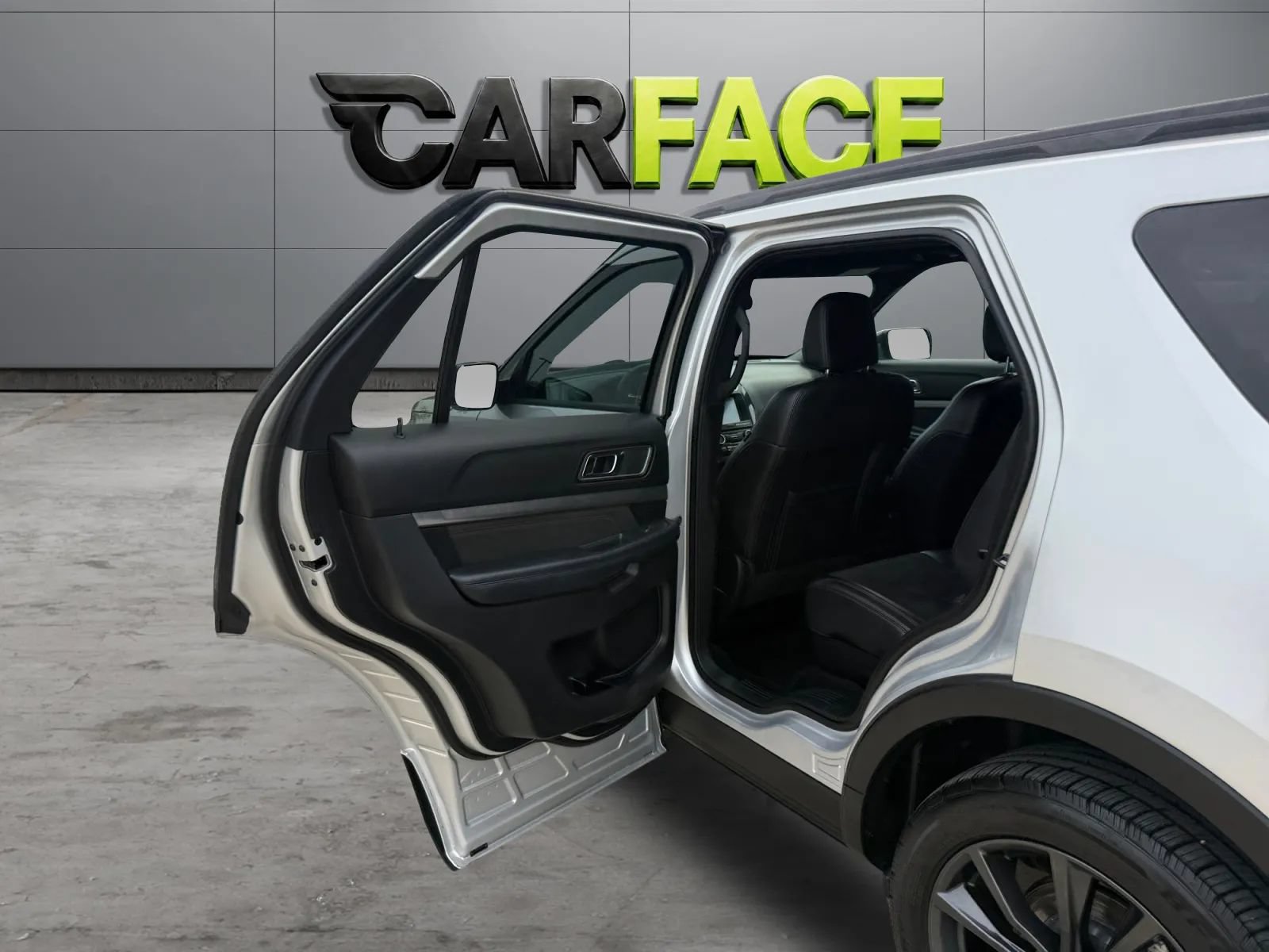 Used 2018 Ford Explorer XLT w/ Equipment Group 202A AWD/4WD image 18