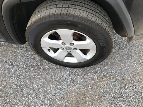 Used 2013 Jeep Grand Cherokee Laredo image 35